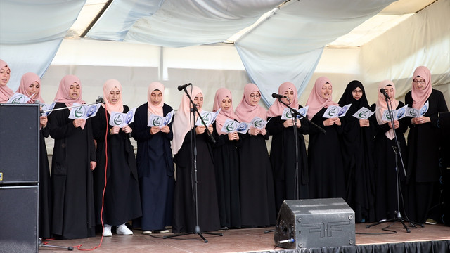 Avrupa'nın ilk imam hatipi ilk mezunlarını verdi