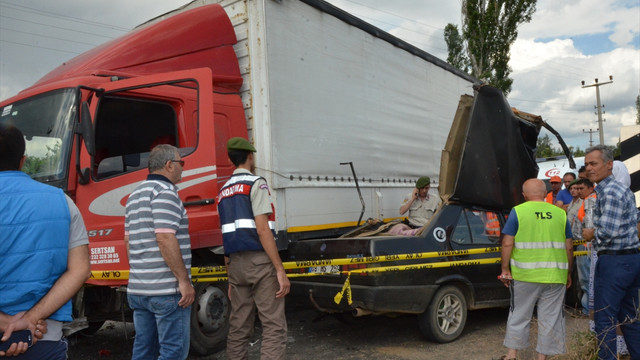 Aydın’da kamyon ile otomobil çarpıştı: 1 ölü