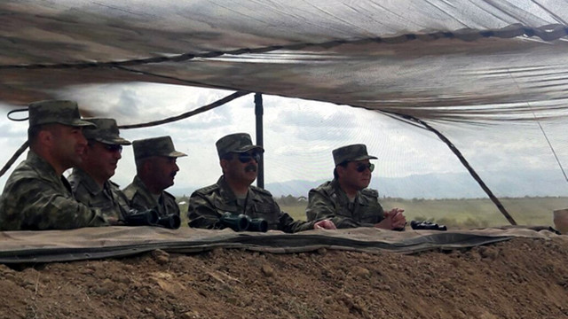 Azerbaycan ordusundan cephe hattında tatbikat