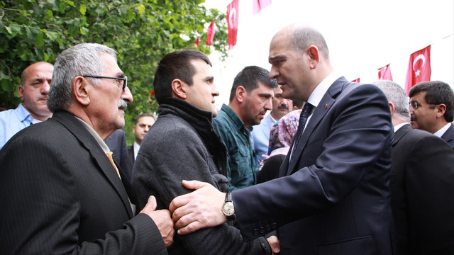 Bakan Soylu'dan şehit ailesine taziye ziyareti