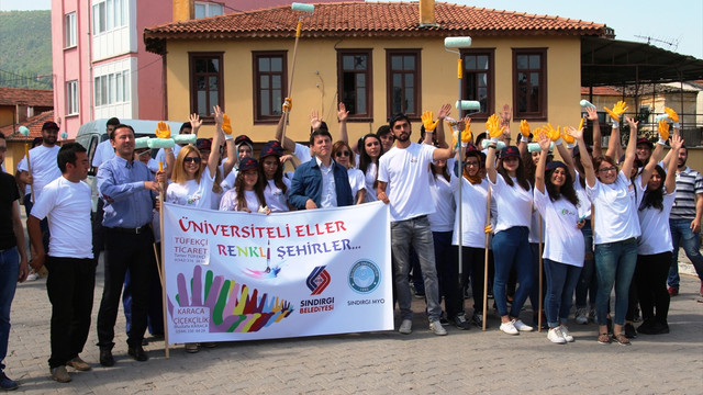 Balıkesir'de Üniversiteli Eller Renkli Şehirler Projesi