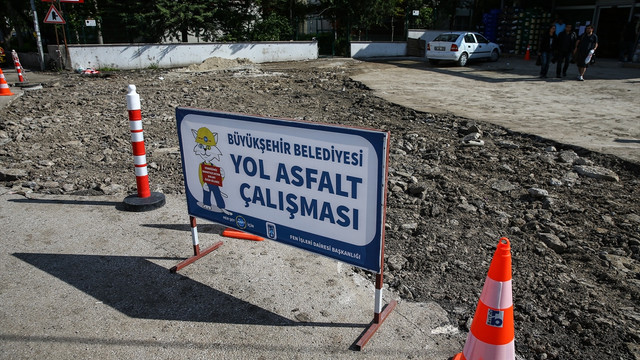 Başkentte otomobil ve vidanjörün çukura düşmesi