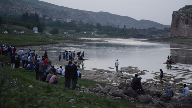 Batmanda, Dicle Nehrine giren genç boğuldu