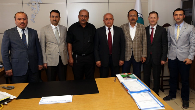 Bayılan hamile kadının halk otobüsüyle hastaneye yetiştirilmesi