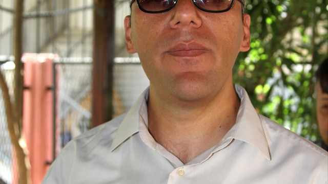 Beyaz baston ile özgürce yürüyorlar