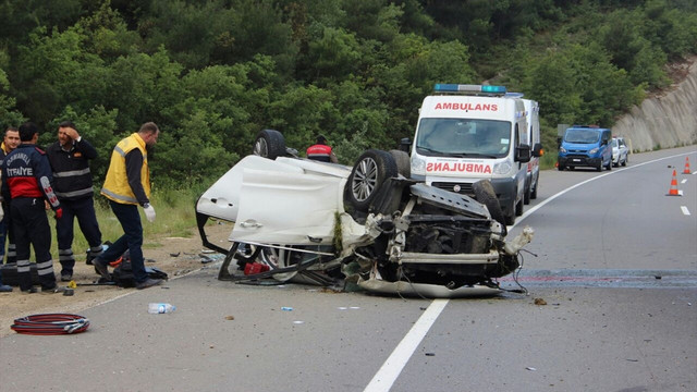 Bilecikte otomobil devrildi: 2 ölü