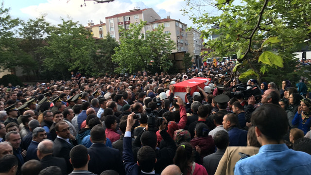 Bitlis'te şehit olan asker toprağa verildi