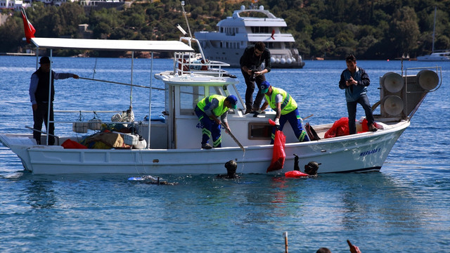 Bodrum'da deniz ve kıyı temizliği