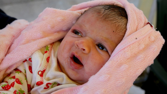 Botları batma tehlikesi geçiren kaçaklar kurtarıldı