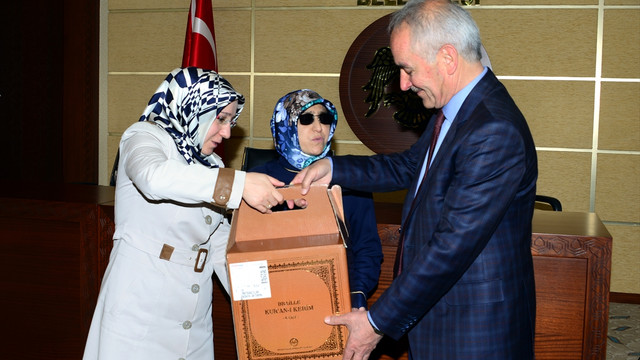 Braille alfabesiyle üç ayda Kur'an öğrendiler