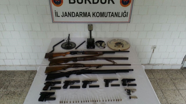 Burdur'da silah kaçakçılığı operasyonu