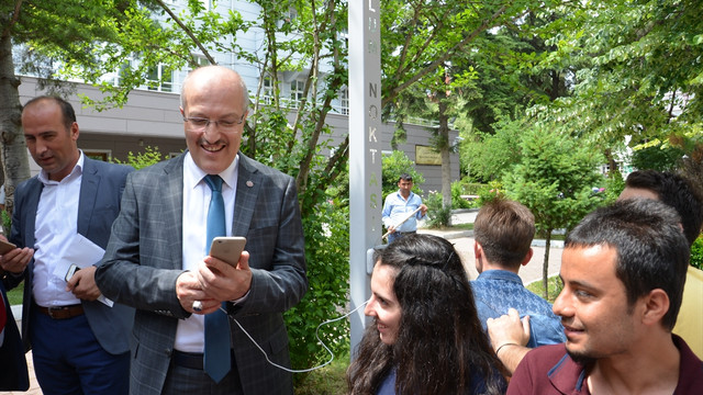 Cep telefonuna güneş enerjili bank