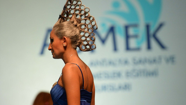 Antalya'da Çiçeklerle Temel Makyaj defilesi