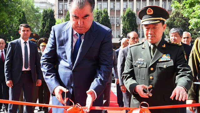 Çin'den Tacikistan ordusuna destek