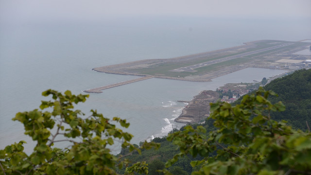 Denizdeki havalimanı hizmette ilk yılını tamamladı