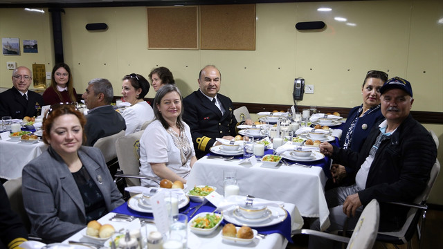 Donanma Komutanlığı kapılarını annelere açtı