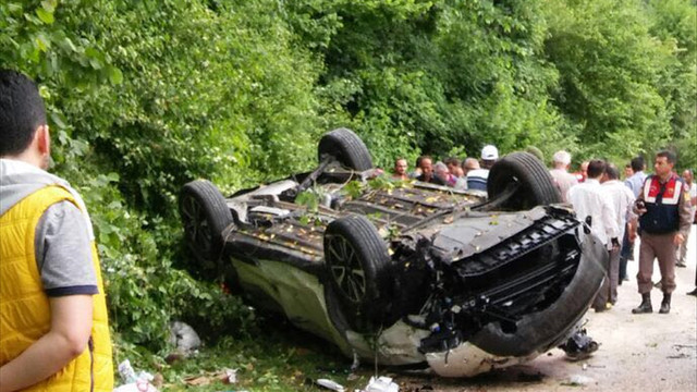 Düzce'de otomobil şarampole devrildi: 6 yaralı