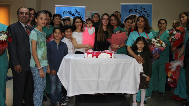 Ebeler yıllar önce doğumuna katıldığı çocuklarla buluştu