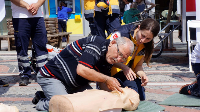 Edirne'de uygulamalı ilk yardım eğitimi