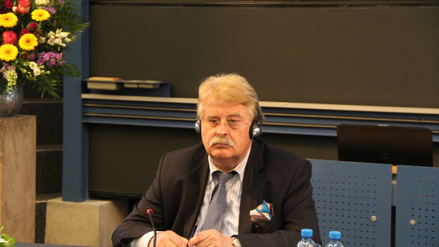 Elmar Brok'tan Türkiye'ye vize serbestisi desteği