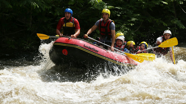 Engelli çocukların rafting heyecanı