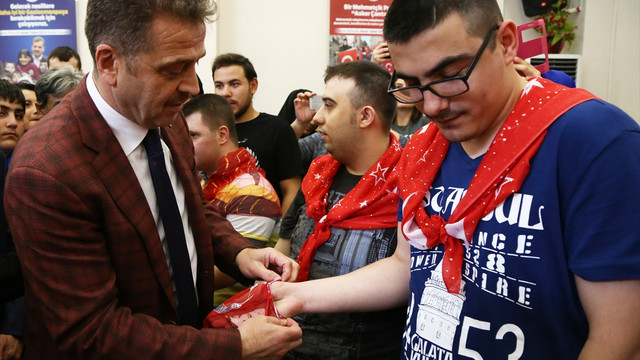 Engelli gençlere asker kınası