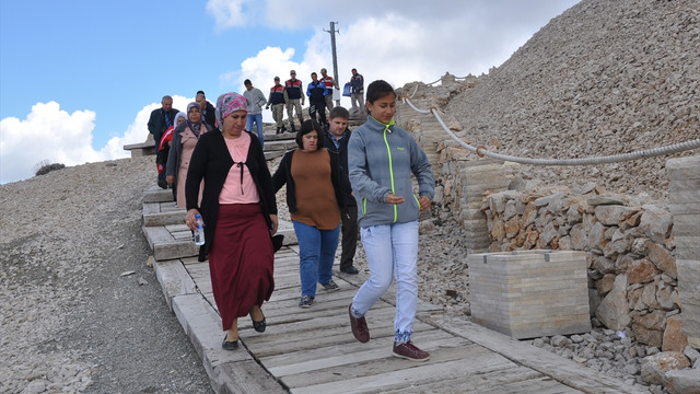 Engelliler, Nemrut Dağı'nda barış mesajı verdi