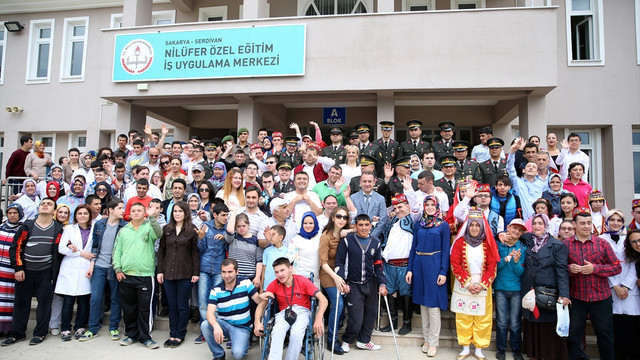 Engellilere temsili askerlik kınası