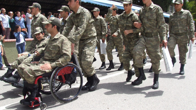 Engellilerin bir günlük askerlik heyecanı