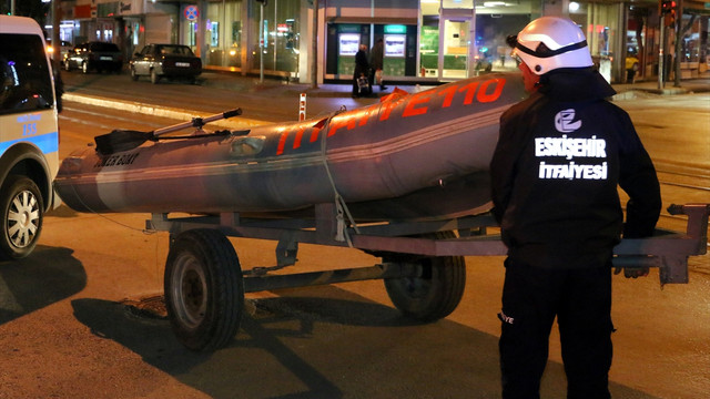 Eskişehir'de Porsuk Çayı'na düşen kişi yaralandı