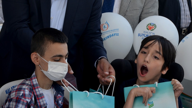 Evde eğitim alan engelli öğrenciler feribotla gezdi