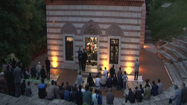 Fatih Sultan Mehmetin yaptırdığı ilk camide namaz kıldılar