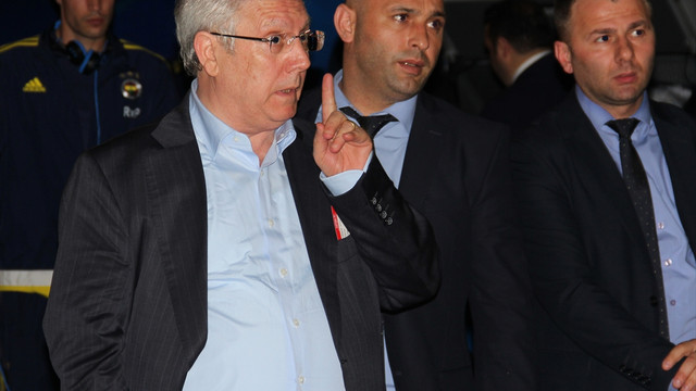 Fenerbahçe yöneticileri ile Galatasaray taraftarları arasında arbede