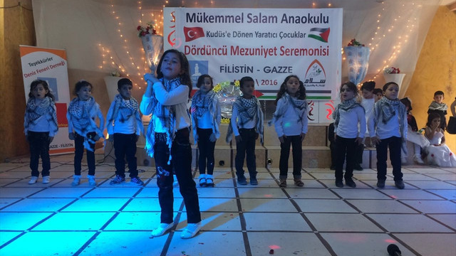 Filistinli çocuklarda mezuniyet heyecanı