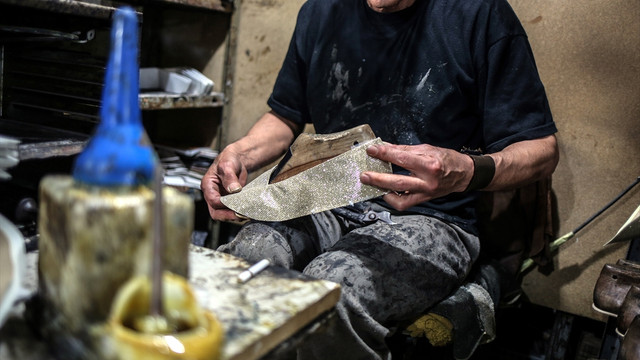 Gazze'deki ablukanın mağduru ayakkabı atölyeleri