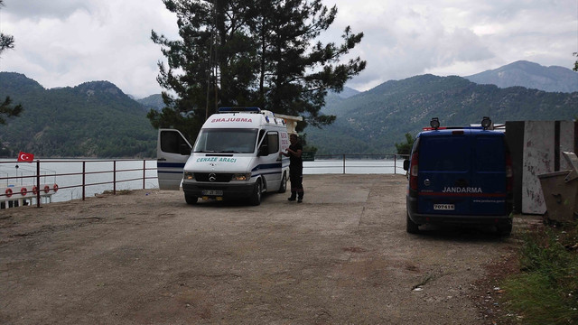 Antalyada göle düşen cipteki 3 turistin cesetleri bulundu