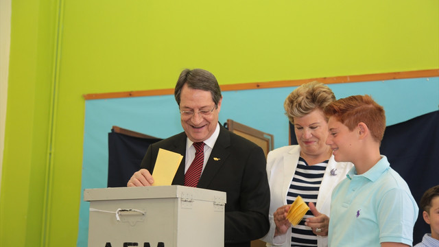 Güney Kıbrıs'ta halk genel seçim için sandık başında