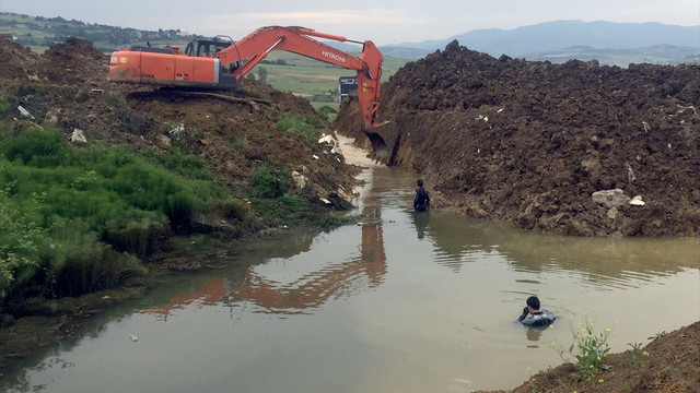 Haber alınamayan kişi inşaat alanında biriken suda arandı