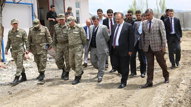 Hakkari Valisi Canbolat Yüksekovada incelemelerde bulundu