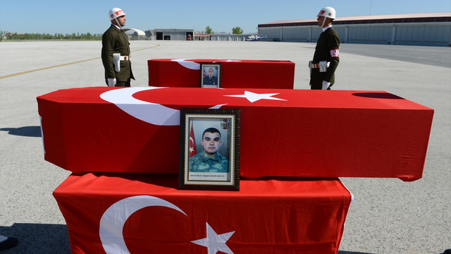 Hakkaride şehit 4 asker için tören düzenlendi