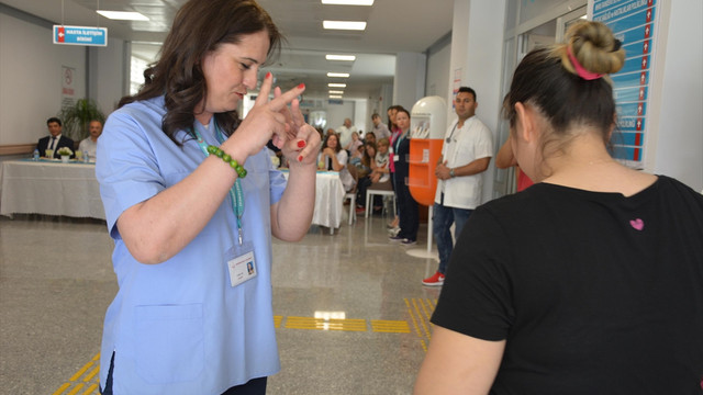 Hastaları için işaret dili öğrendiler