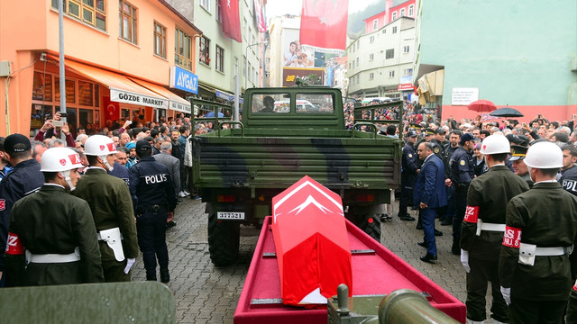 Hatay şehidi Alper Al Trabzonda son yolculuğuna uğurlandı