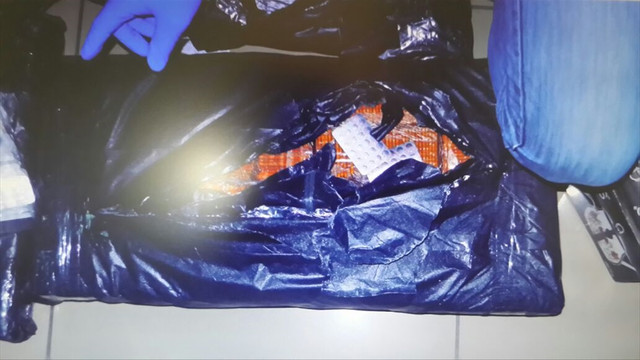 Havalimanında uyuşturucu ve kaçak ilaç operasyonu