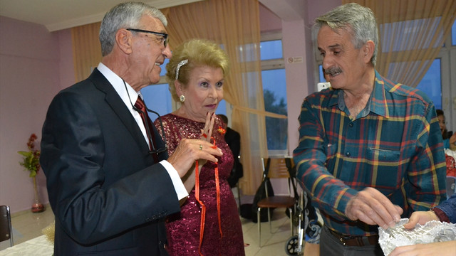 Huzurevinde nişan töreni