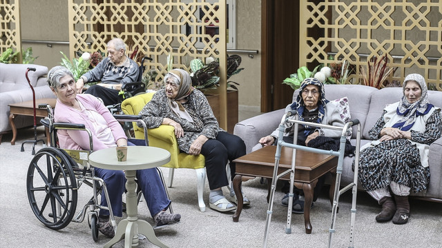 Huzurevinde Türk kahvesi keyfi