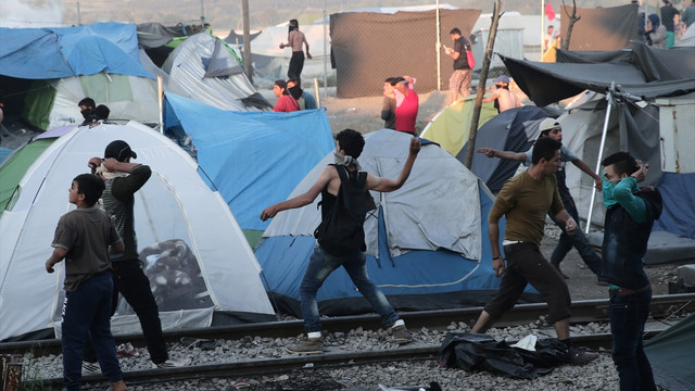 İdomeni'de polis ve sığınmacılar arasında arbede