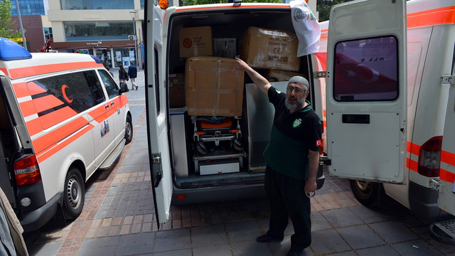 İHH'dan Halep'e ambulans ve tıbbi malzeme yardımı
