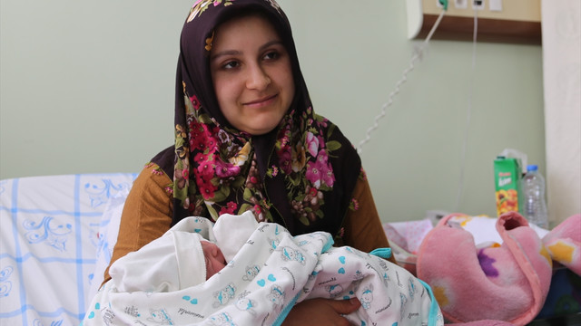 İki dişli doğan bebek şaşırttı