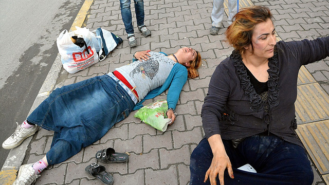 İki kadın sokak ortasında darbedildi