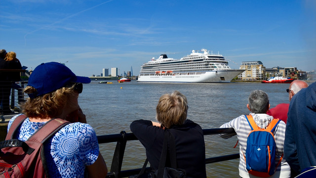İlk seferine İstanbul'dan başlayan kruvaziyer gemi Londra'da